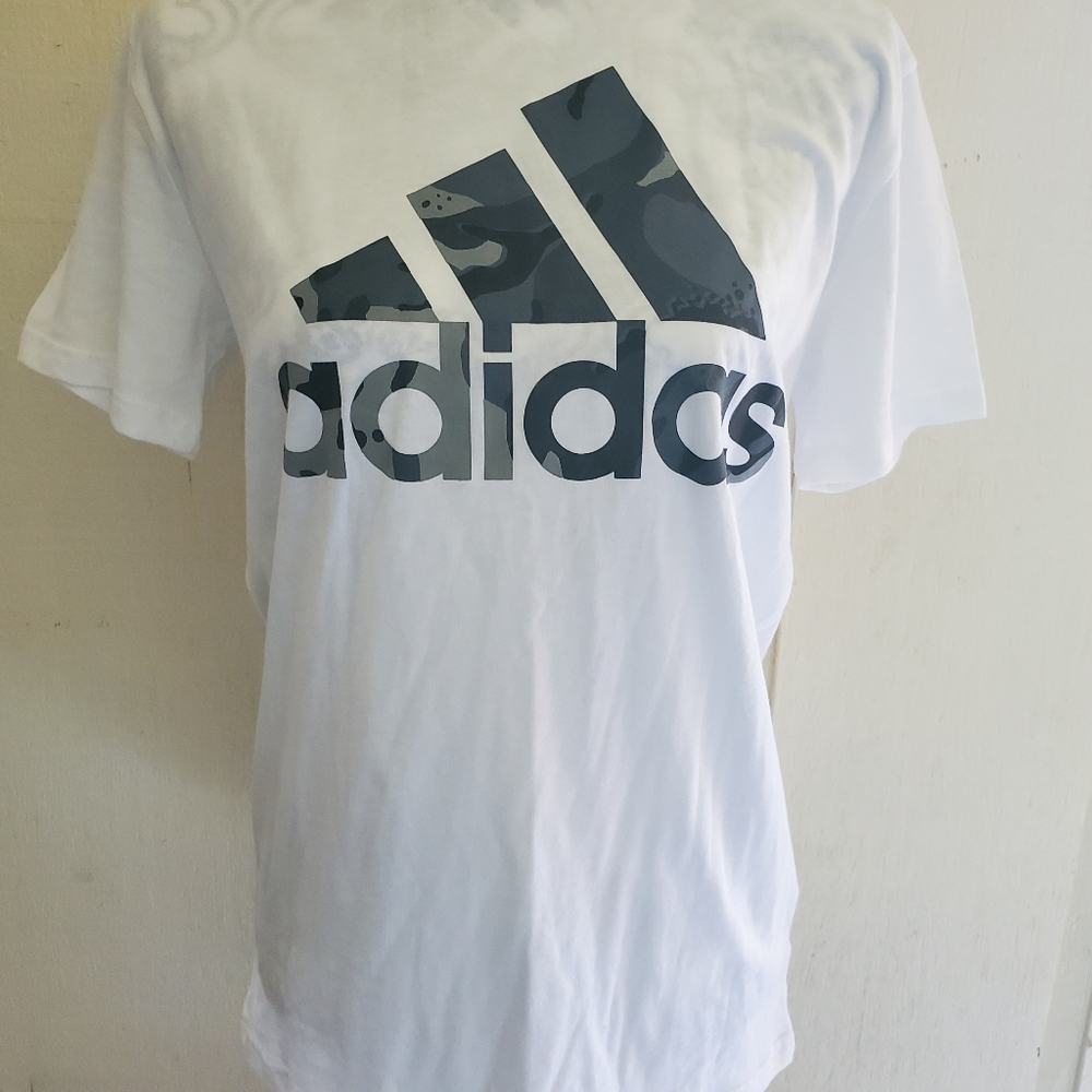 COPY - Adidas NWT T-shirt